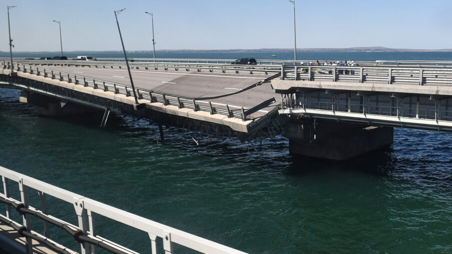 Хуснуллин оценил затраты на восстановление Крымского моста в диапазоне от 1 до 1,3 миллиарда рублей.